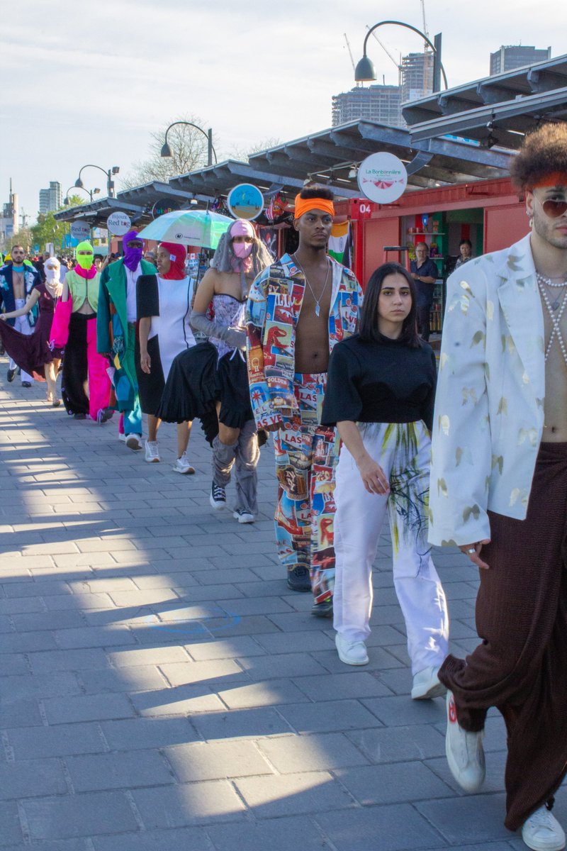 DLVisionMode's tweet photo. Mémorable défilé de mode présenté par @CollegeLaSalle le 13 mai dernier au Vieux-Port de MTL
📷Chau Wong, Thessa Thomas @mmodemtl #fashion #ecoledemode #mtlstyle #modequebecoise #releve https://t.co/J6YlW6mf1s