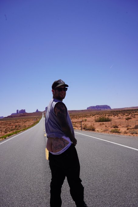 desert heat got me sweatin&rsquo; https://t.co/4TWatOLPNG https://t.co/wZA4Fx3bhZ