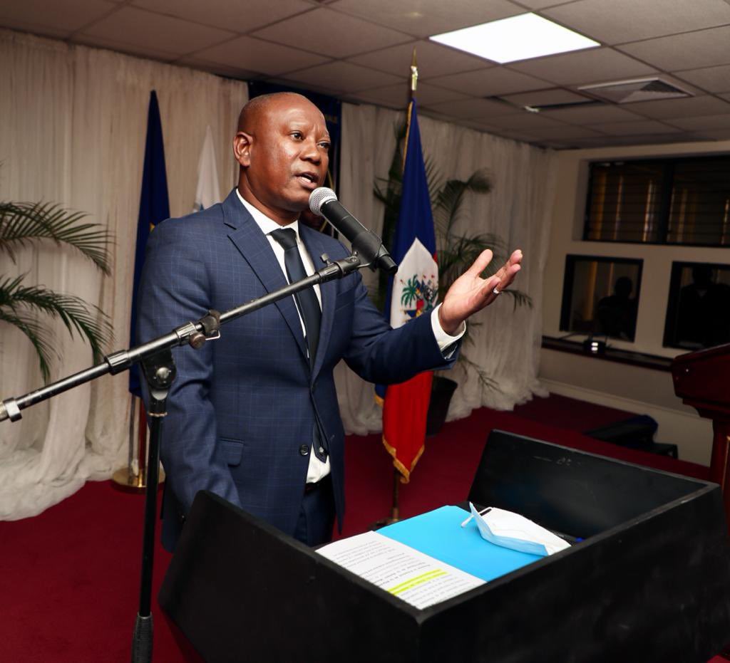josephlunieOFF's tweet photo. Le visa d’entrée aux États-Unis du DG de l’Administration Générale des Douanes, Romel Bell, a été révoqué par l’administration américaine, a rapporté l’agence en ligne #HaïtiInfosPro. Il est mis en cause dans le trafic d’armes, de blanchiment d’argent en Haïti, selon #HIP. https://t.co/msiOhMqsfm