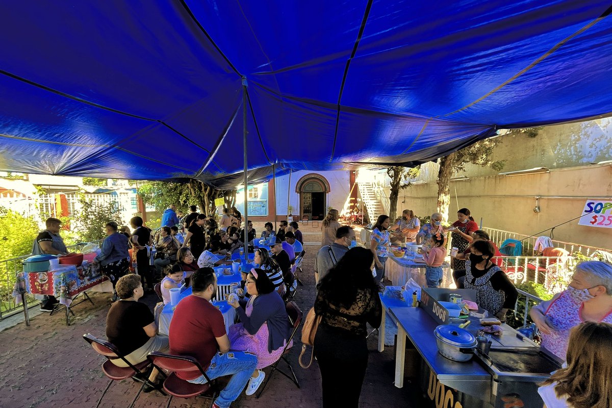 gabysalido's tweet photo. 😋 Ayer hubo jornada de #triques y #cachivaches en Coltongo y después disfrutamos de unas deliciosas enchiladas con mole en la Parroquia de Jesús Nazareno. ¡Se las recomiendo! #Azcapotzalco https://t.co/zyu10uc9gU