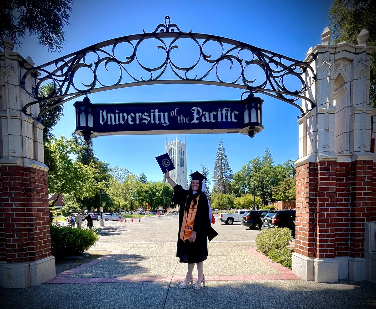 CharleneHammer's tweet image. Congratulations to our beautiful girl @bethany_hammer for graduating this year with her Masters. Your dad &amp;amp; I I beyond proud of you!! @UOPacific @PacificSoftball 
Looking forward to what is next in your future in the DPT program at UOP @PacificDPTweet