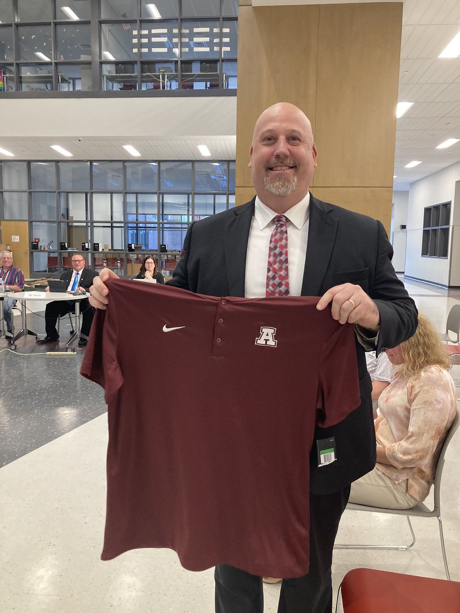 AltoonaAthletic's tweet photo. Congrats to Altoona’s new head boys basketball coach Doug Pfeffer!   Congrats.  Can’t wait to get started!  @AASDSuper @AltoonaEcho @altoonastrength @Altoonabball @LionsMt #AltoonaProud https://t.co/tjDHUf6w3e