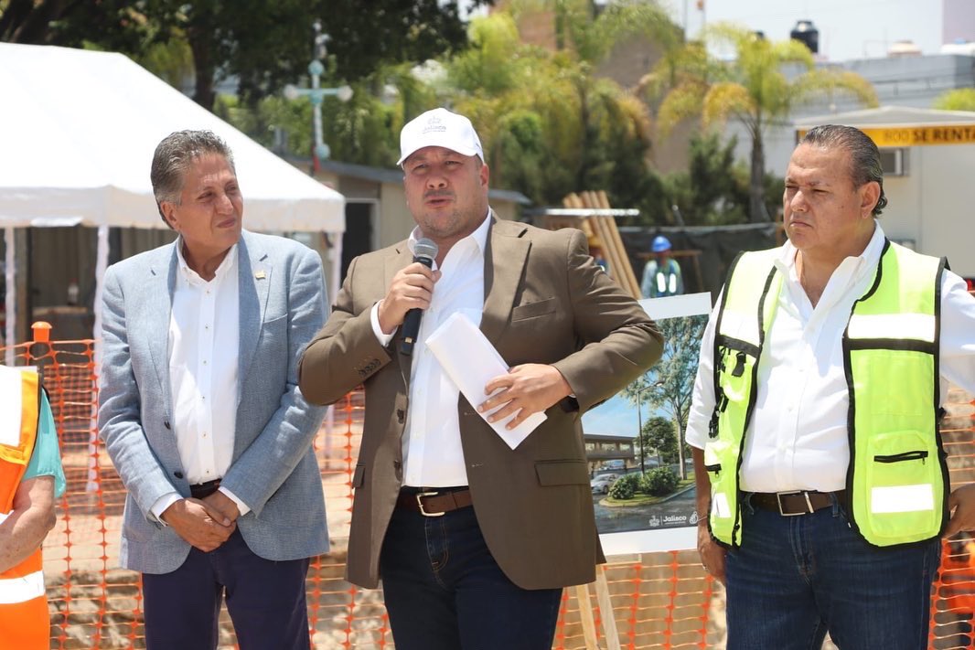 mardiaperdomo's tweet photo. !Esto si son buenas noticias!  los jubilados del servicio público podrán contar en los próximos meses con una nueva Unidad de Medicina Familiar. Digna, humana y más cerca de ellos. ¡Bien gobernador @EnriqueAlfaroR , bien director @ipejalgob @HecPizano! https://t.co/kRhuquO7m3