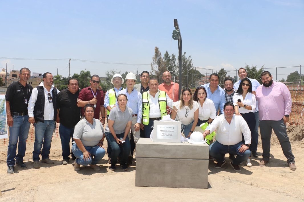 mardiaperdomo's tweet photo. !Esto si son buenas noticias!  los jubilados del servicio público podrán contar en los próximos meses con una nueva Unidad de Medicina Familiar. Digna, humana y más cerca de ellos. ¡Bien gobernador @EnriqueAlfaroR , bien director @ipejalgob @HecPizano! https://t.co/kRhuquO7m3