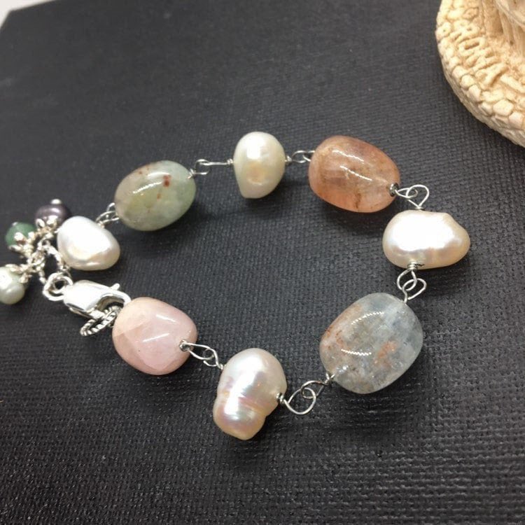 rofmanp's tweet photo. Excited to share this item from my #etsy shop: Morganite and pearl bracelet  \wire wrapped  beryl bracelet\ Sterling silver and Gemstone Bracelet \ Earthy Colors Jewelry https://t.co/Z1qCbQbaOF
#morganite #gemstone #beryl ⁦@Etsy⁩ ⁦@rofmanp⁩ https://t.co/F3XcWw2fhe