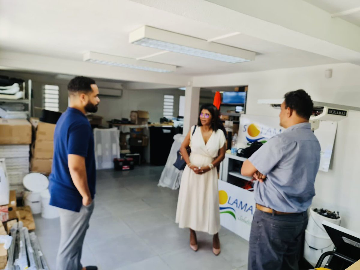 MarieRattier's tweet photo. Visite entreprise Solamaz , spécialisée dans l’éclairage publique photovoltaïque avec la particularité d’un assemblage local des équipements essentiellement français.. en vue de remplacement des lampadaires dans les communes a l’intérieur https://t.co/nSzC0uaDmX