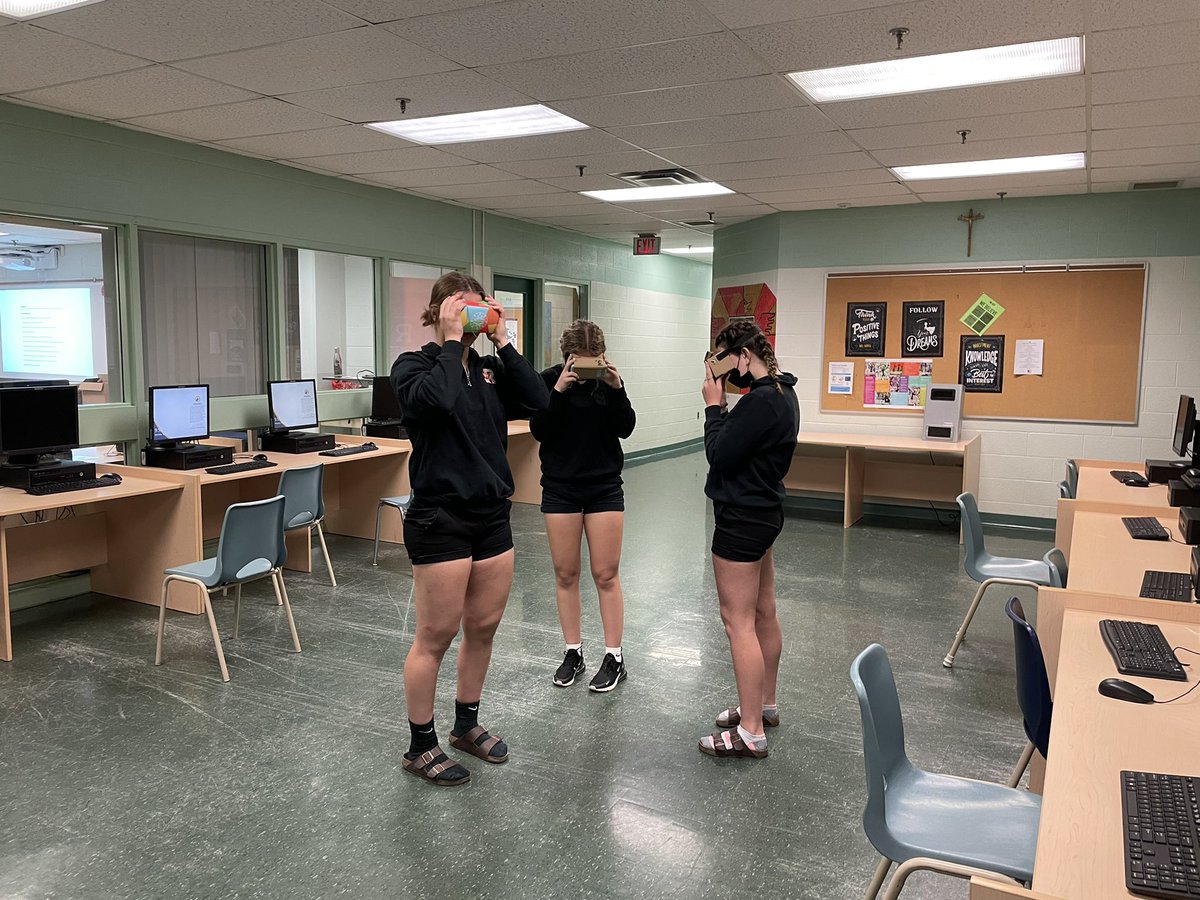 MsGodkin's tweet photo. #ILP @ResCSS students had fun today exploring World War II events in virtual reality #wcdsbawesome #studentengagement @RossiClass https://t.co/wmUwir88LY