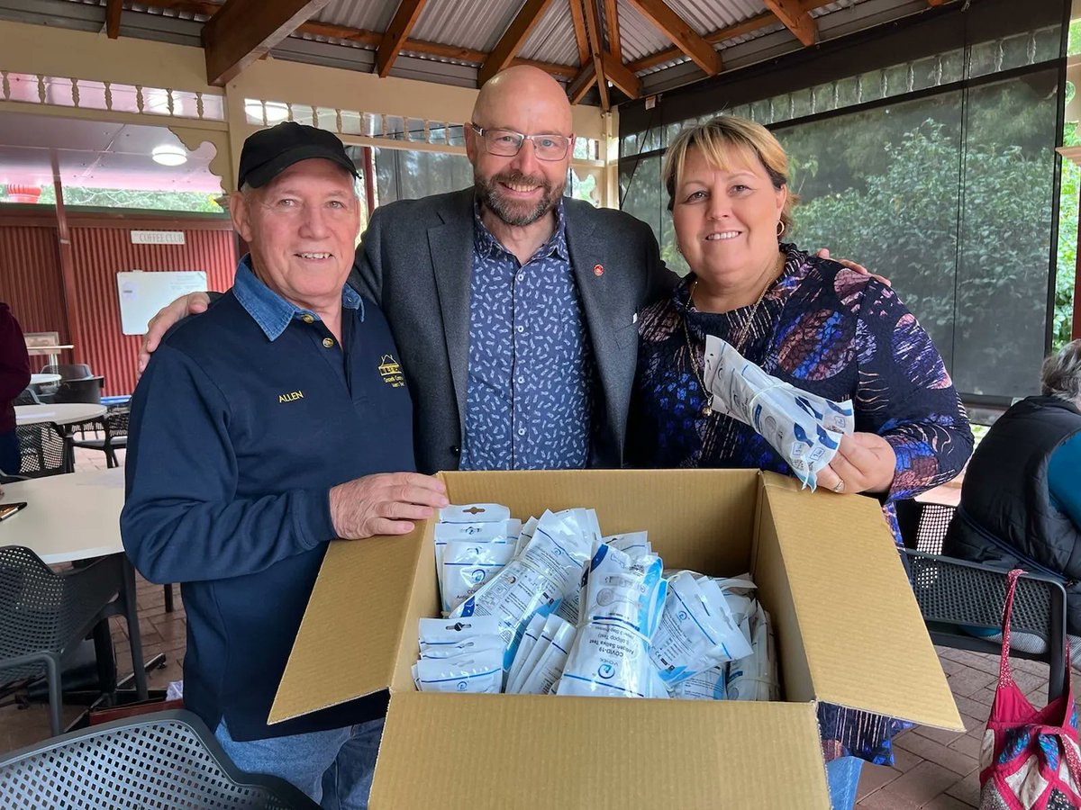 BrianWalkerMLC's tweet photo. It was great to be out and about in my electorate last week handing out #RATs with the Mayor of Gosnells, Terresa Lyons at Men’s Shed WA. Looking forward to seeing the fantastic work that the new Women’s Shed community will achieve. #auspol2022 #SafeWA @CityofGosnells https://t.co/vtlK5NjSIq