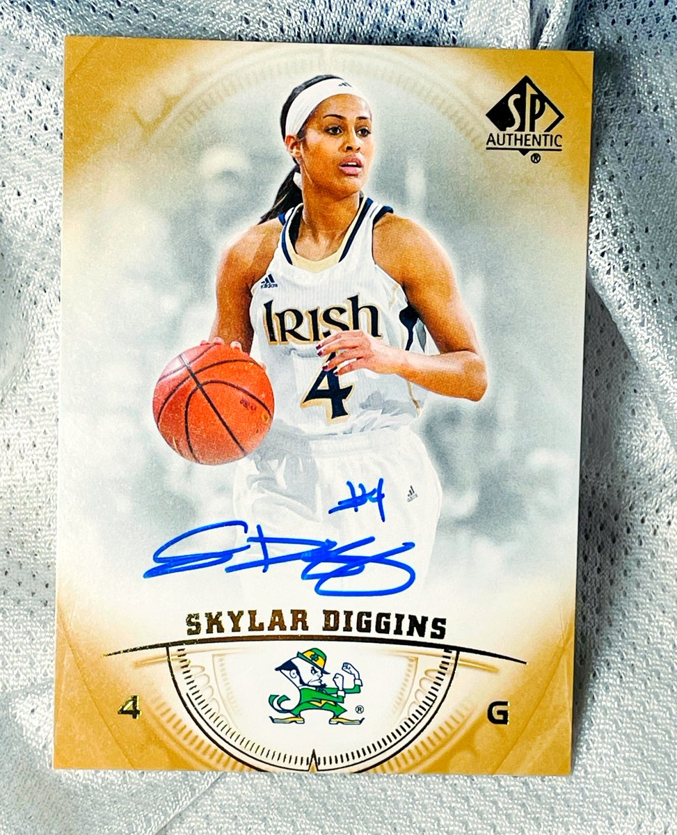 GarciaStudios's tweet photo. 😎Skylar has been one of my favorite players since her years at Notre Dame! Finally got her AUTO to add to my pc! 🤩
🏀2013-14 #Skylar #Diggins Upper Deck SP #Authentic 🏀
#WNBA #skytown #WNBATwitter #4thevalley #candaceparker #ajawilson #skylardiggins
#PhoenixMercury https://t.co/jjbn1US1Hm