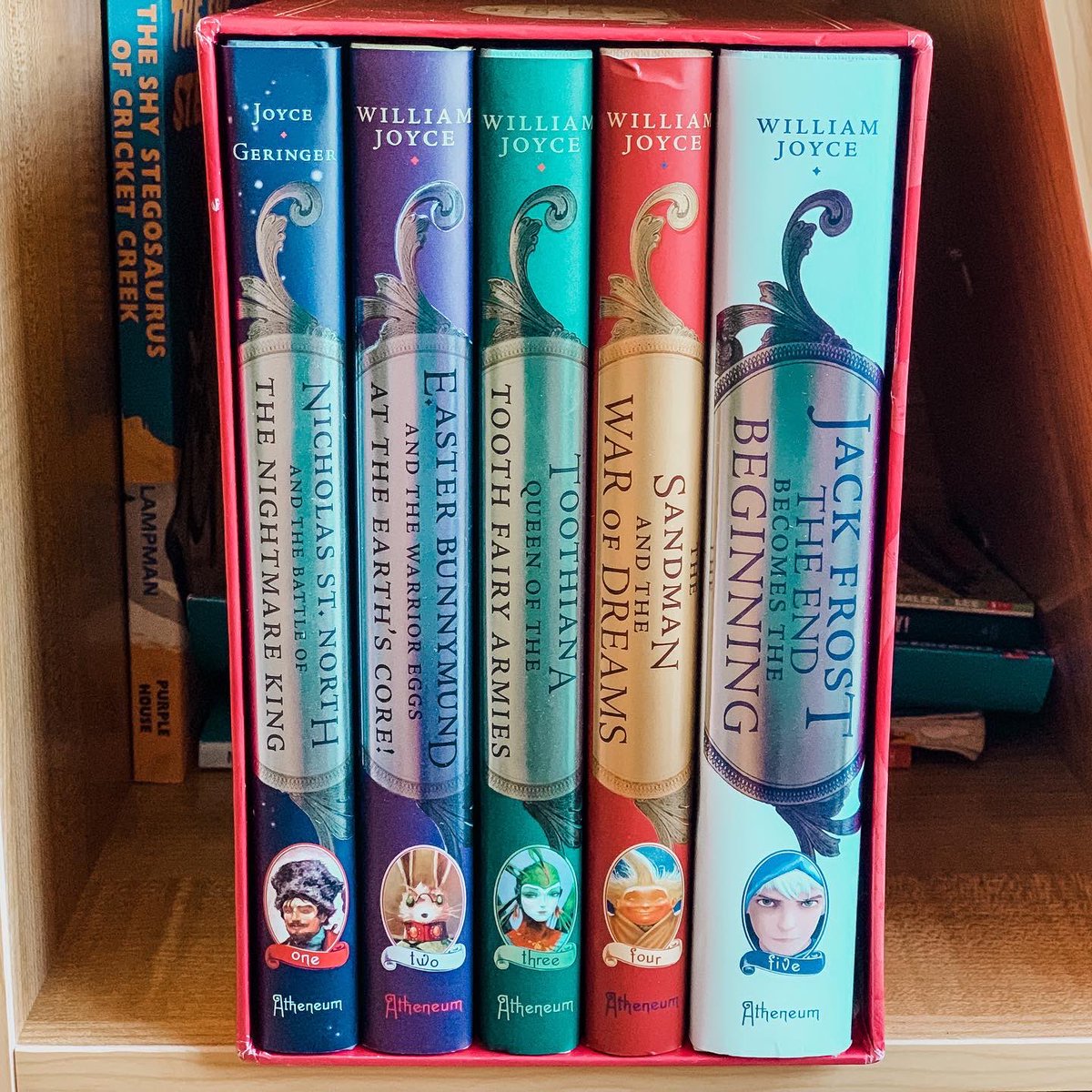 readerosaurus's tweet photo. Just incase you want to have your own #blockbusternight #movienight #books #kidbooks #picturebooks #familynight #familyfun #bookpairing https://t.co/p6iXWmzIcz