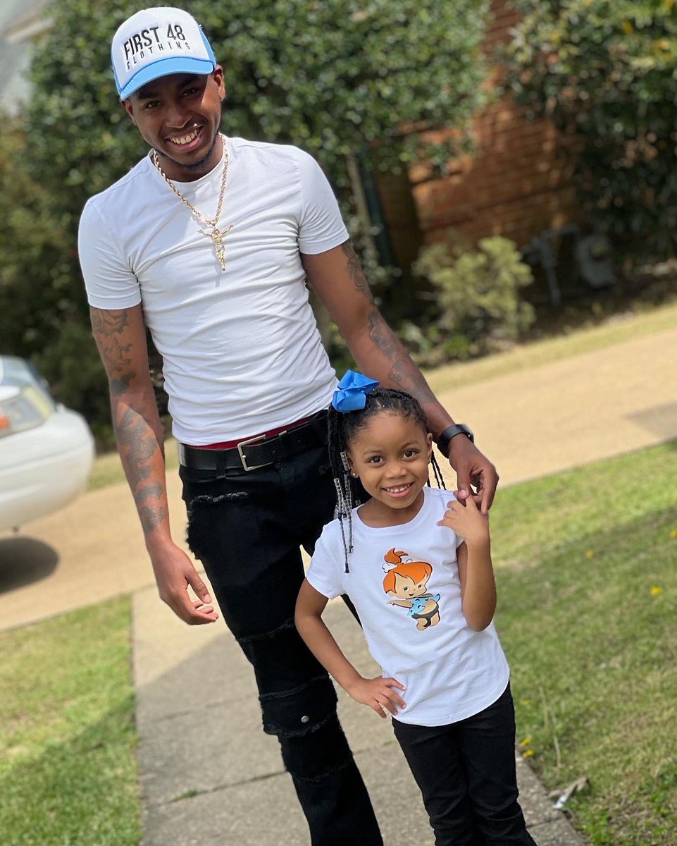 fk_yo_bitch's tweet photo. 👨‍👧🤞🏽 https://t.co/AYlsLORQ38