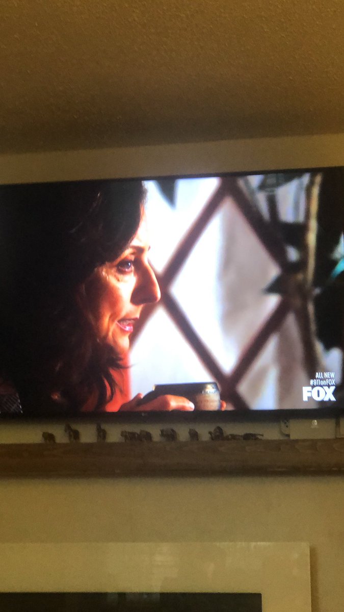 HarpCoLLC's tweet photo. 911 is on!!! #seriesfinale #911onFOX https://t.co/lpMinLnRoh
