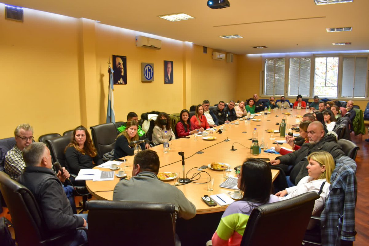 SaludCgt's tweet photo. Con palabras del Sec de Salud Laboral, Cristian Jerónimo y el Sec Gremial de CGT, Paco Manrique dieron la bienvenida a la Mesa y al Ministerio de Trabajo. La construcción colectiva de la mesa de salud laboral, es esencial para la vida de todxs lxs trabajadorxs. https://t.co/osfxIKIyvJ