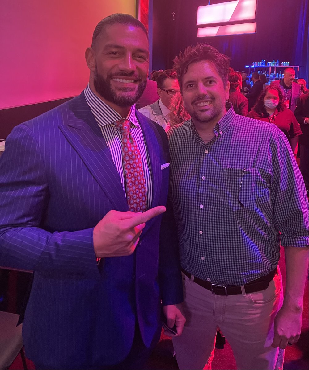 TonyMaglio's tweet photo. I guess I've been doing entertainment journalism for something like a decade. I've never taken a picture with a celeb. But the champ is the champ. https://t.co/AiiVGa0veQ