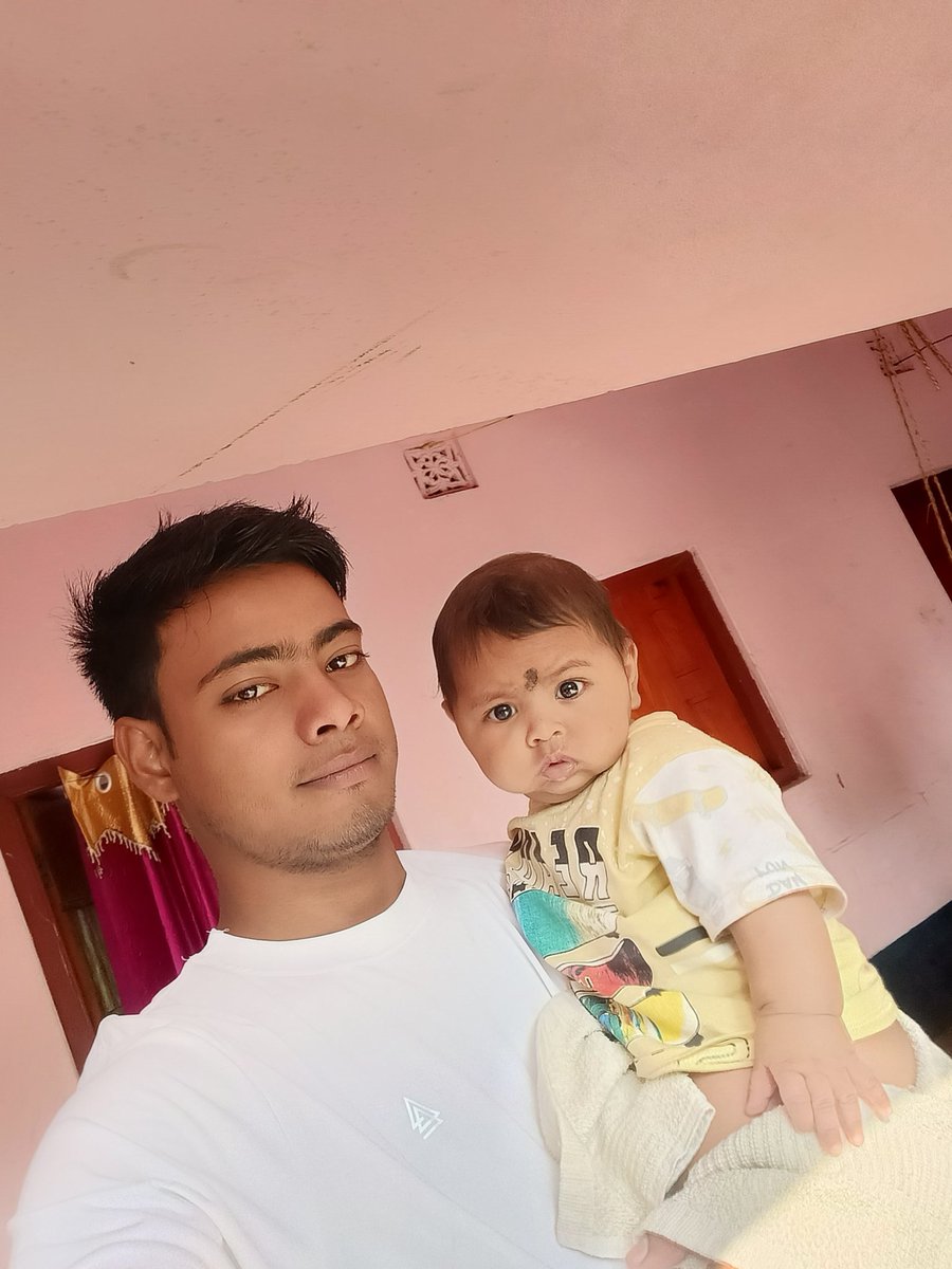 AsemMoin's tweet photo. This baby is looking on camera  , don't move his eyes , https://t.co/dqoB05jxTA