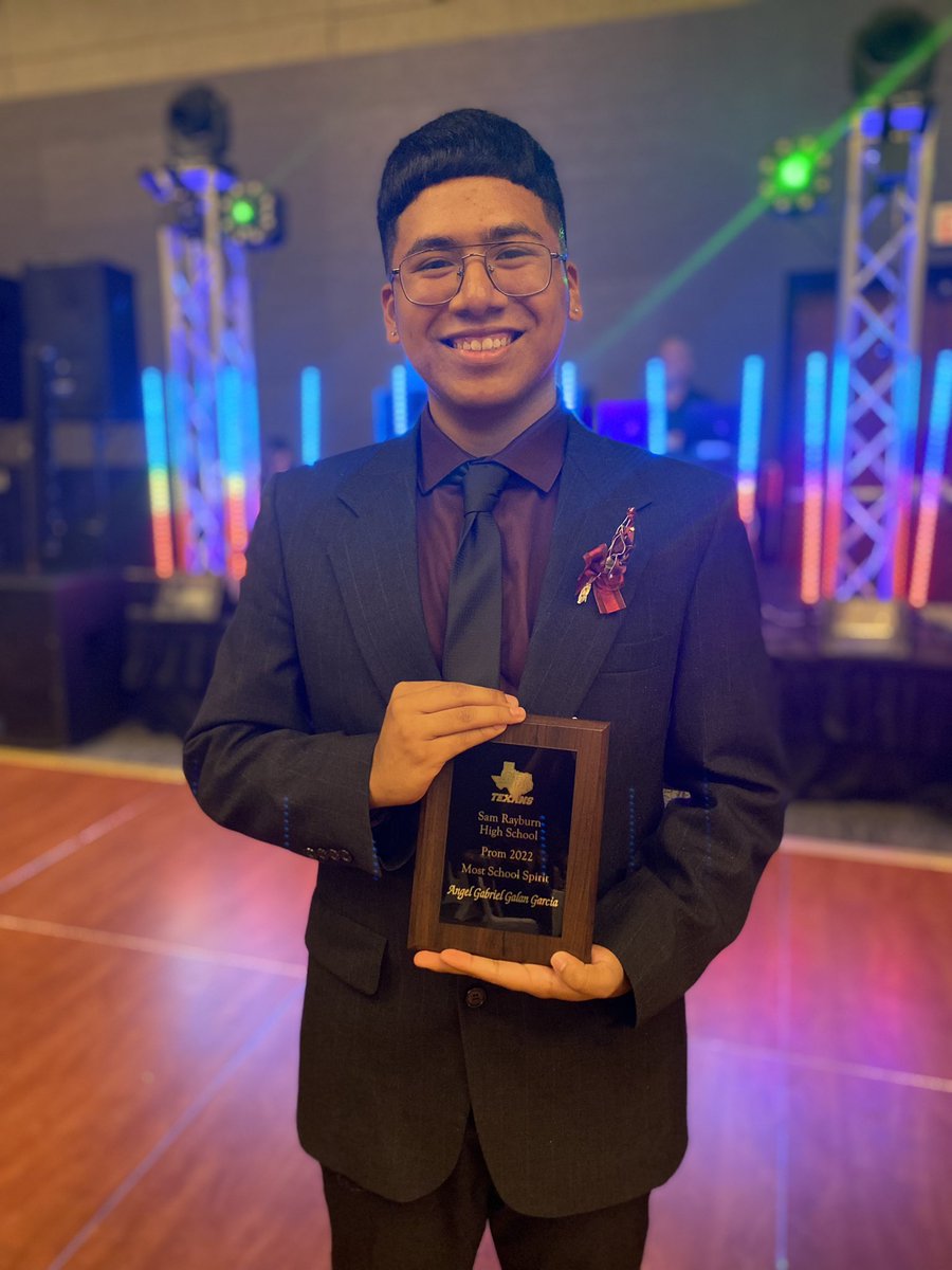SRHS_2022's tweet photo. a joy to be around and full of spirit! It was easy to see why Angel Galan Garcia was voted this year’s Most School Spirit award 🥳 #SRprom22 https://t.co/EoKP5QcXqK