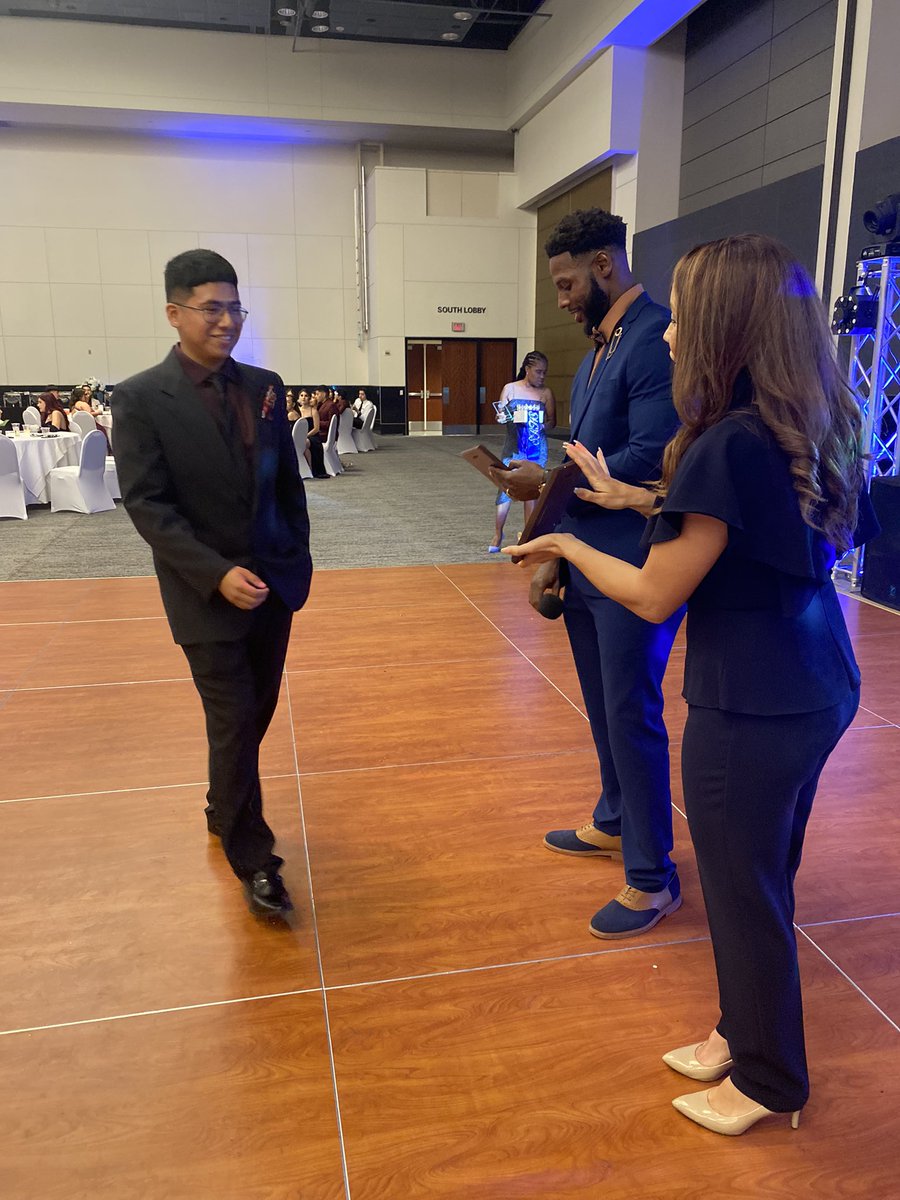 a joy to be around and full of spirit! It was easy to see why Angel Galan Garcia was voted this year’s Most School Spirit award 🥳 #SRprom22