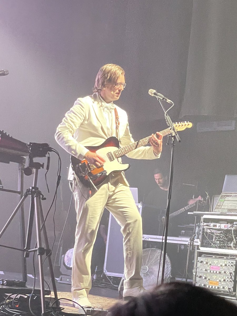 pioneer2thefall's tweet photo. @PSB_HQ just went &amp; blew the bloody doors off the @3olympiatheatre tonight 💥… absolute WHOPPER of a show guys, love the new tracks, love the old tracks &amp; that brass section 👏 .. jeez, @psb_wriggles really bangs those drums, my ears are ringing! #brightmagic https://t.co/0M2YSOgk2x
