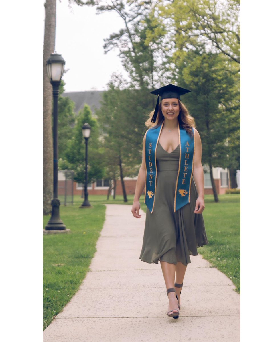 faithbennett810's tweet photo. Grad season 💙💛🍾🎓#classof2022 https://t.co/aYL6J1kxJw
