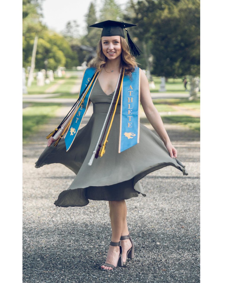 faithbennett810's tweet photo. Grad season 💙💛🍾🎓#classof2022 https://t.co/aYL6J1kxJw