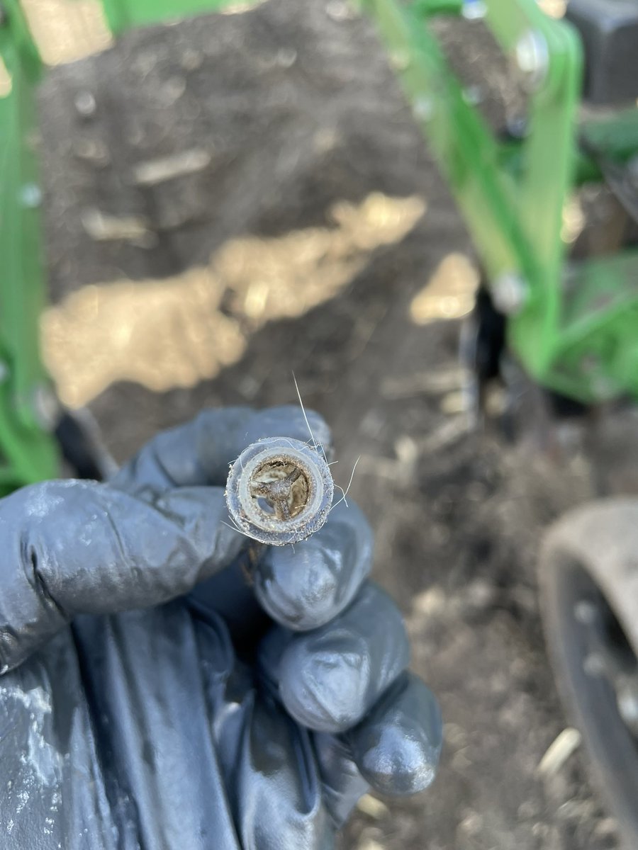 mikeheld14's tweet photo. #plant22 underway. PSA, make sure you check your #flowsense turbines before planting!! Otherwise, loving the @PrecisionPlant setup! @NACHURS #biok https://t.co/1jc8onWRPE