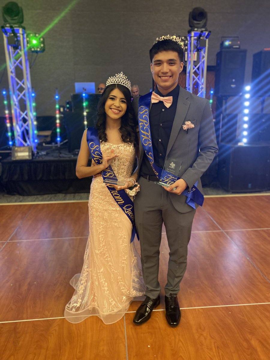 SRHS_2022's tweet photo. Last but not least, clap it up for our 2022 Prom King Anthony Tamayo and Prom Queen Amanda Muñoz 🥰🥰 👏🏽👏🏽 #SRprom22 https://t.co/hxgLJszfDh