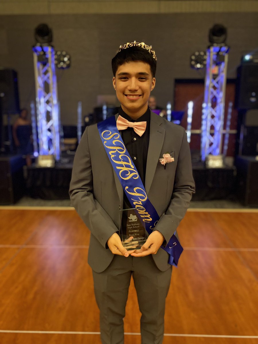 Last but not least, clap it up for our 2022 Prom King Anthony Tamayo and Prom Queen Amanda Muñoz 🥰🥰 👏🏽👏🏽 #SRprom22