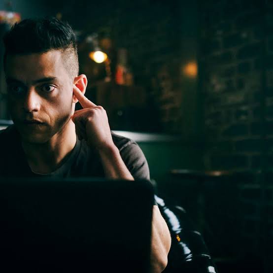 alltooell's tweet photo. @MeggenP7 after logging into her own insta account #bcm112 #mrrobot https://t.co/8sPQYOuMMB