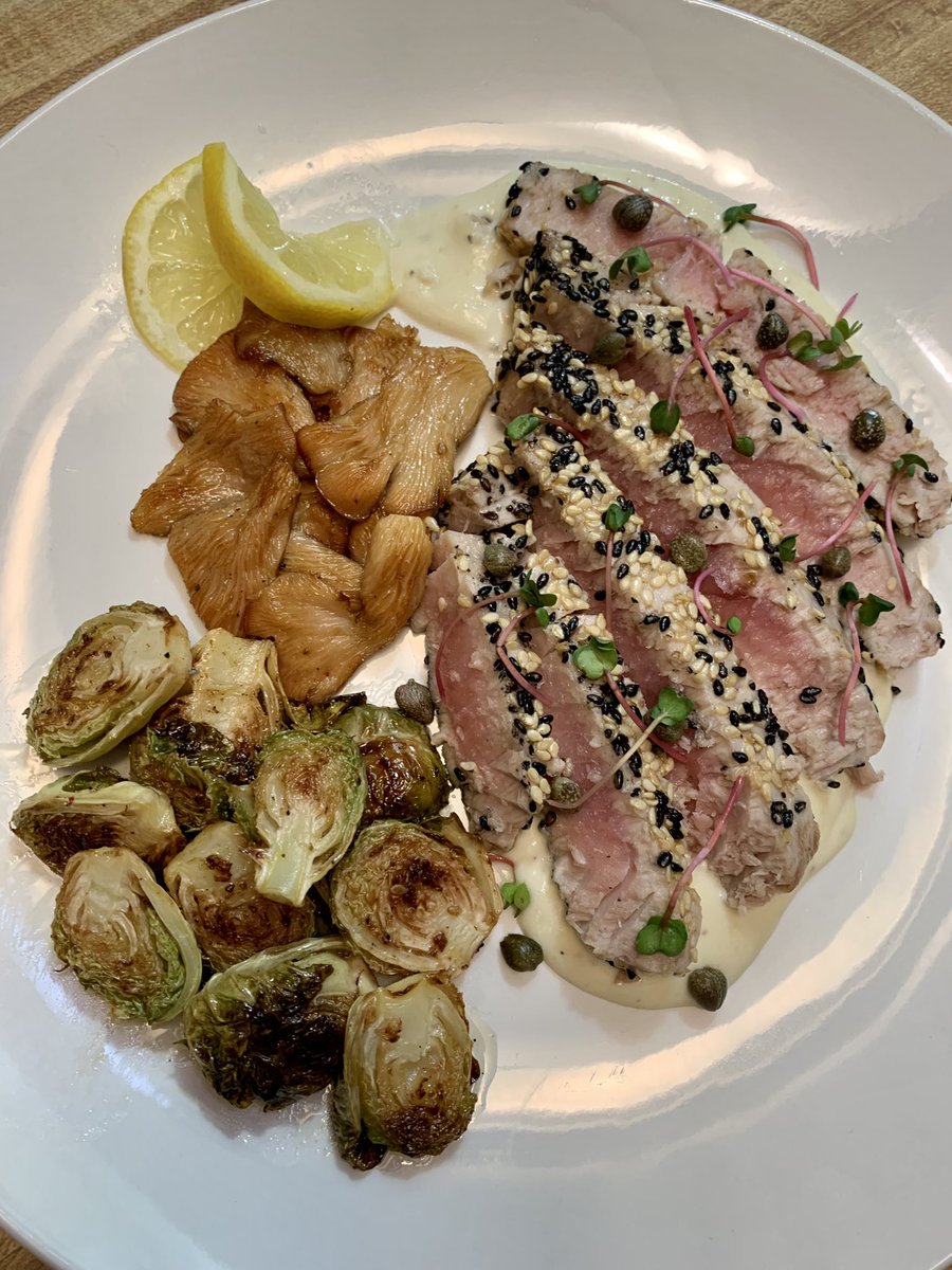 Autumn_Griffin's tweet photo. #SearedTuna coated in #ToastedSesameSeeds with #WhiteWine #ParmesanCream Sauce, topped w/ #Balsamic #Capers & #Beet #Sprouts . Served w/ #Sautรฉed #PinkOysterMushrooms & #PanFried #Lemon #BrusselSprouts . @BackToTheRoots #MushroomKit . #Deliciousness #DomesticGoddess ๐ค๐ฉ๐ปโ๐พ๐ฉ๐ปโ๐ณ๐. https://t.co/4y2saQr9XJ