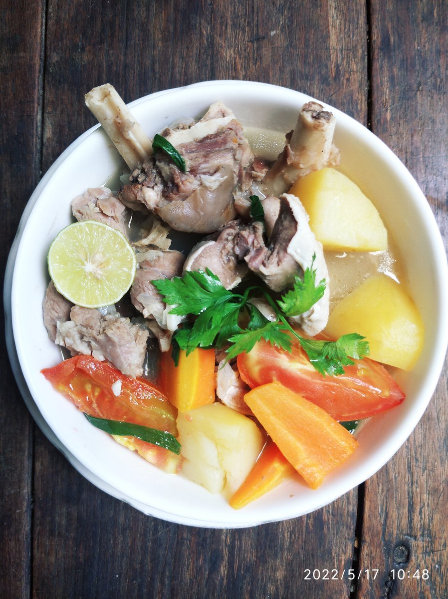Excel_Dee's tweet photo. Niatnya mau masak tengkleng kambing muda..
Jadinya sop kambing...😁🤭 https://t.co/iVQ2slAgYL