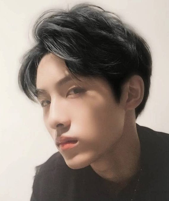 wwfolder's tweet photo. oh god his visual is literaly insane 😭💗 https://t.co/lOlmRQvXj4