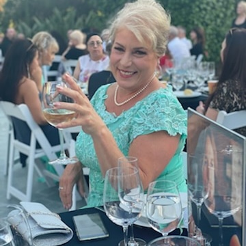 GryffonRidge's tweet photo. Head to California to step out of the spice mistress role and into the role of bridesmaid. Plus did a bit if cooking for the rehearsal dinner https://t.co/eBUUbMHO3W