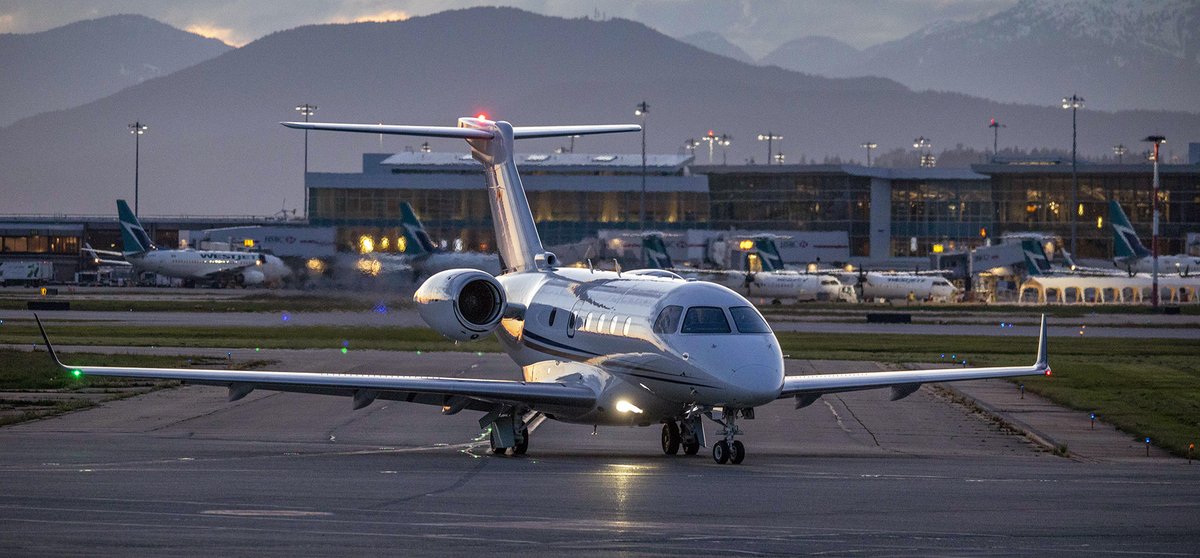 Kent_YVR's tweet image. Twilight stylin’ @AirSprint @embraer #Legacy450. @yvrairport. #yvrspotters #avgeek #Vancouver #luxury #travel #CGASE