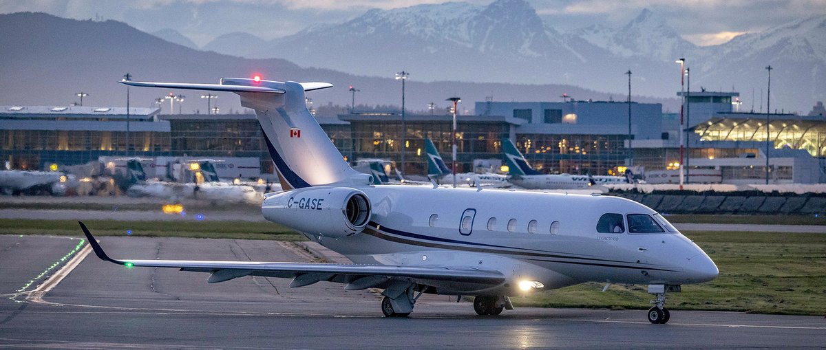Kent_YVR's tweet image. Twilight stylin’ @AirSprint @embraer #Legacy450. @yvrairport. #yvrspotters #avgeek #Vancouver #luxury #travel #CGASE