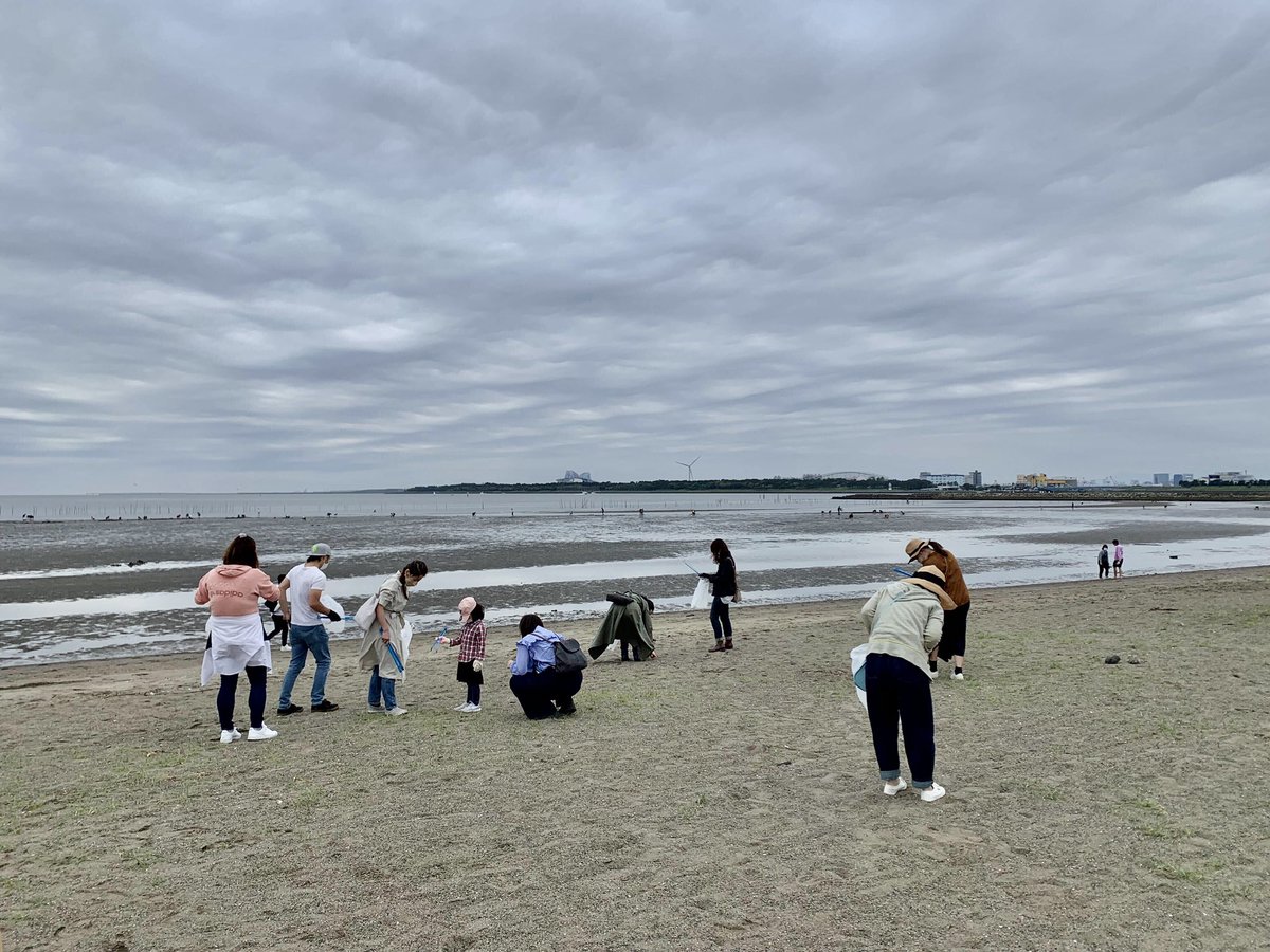 sunnygo_azabu's tweet photo. 🏖️ビーチクリーン&アクセサリー作り✨
先日、葛西臨海公園にて⭐️
加藤千絵子さんとのコラボで、拾った「海洋プラスチックごみ」からアクセサリー作りをイベント実施💎
次回もお楽しみに☺️🍀
#ビーチクリーン #海洋プラスチック
#ワークショップ #アクセサリー #アクセサリー作り #加藤千絵子 #fromc https://t.co/3JXtpMNXSL