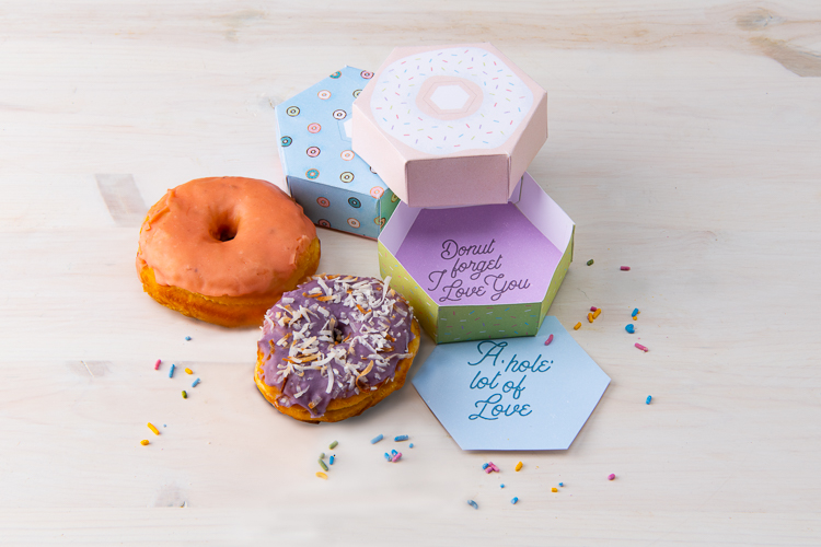 ElizaBarry545's tweet image. How to design the best single donut boxes for shipping and patisserie delivery in UK
bit.ly/3t2gUCH

#donutboxes #customdonutboxes #foodboxes #customboxes #cardboardboxes