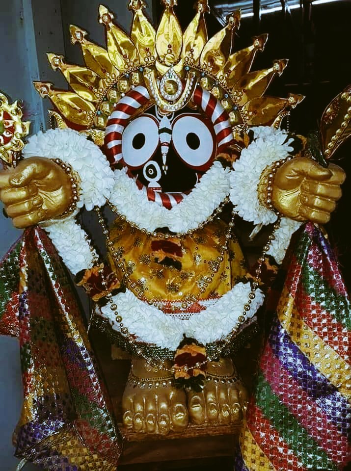 Sudhirsharma977's tweet image. (କାଳିଆ ସାଆନ୍ତ ଙ୍କ ରୂପ)
#DrAshutoshPrasadMishra
କାଠର ଦେହକୁ ପଥର ଛାତି, 
କଳା ମୁଁହ ସତେ ଉଆଁଶ ରାତି ,
ଭୁଜା ନୁହଁ ଜେହେଁ ଶଗଡ଼ ଦଣ୍ଡା, 
ଚାଲୁଣି ଆଖିକି ମନଟା ହୁଣ୍ଡା,
ତଥାପି କାହିଁ...,
ଦିନେ ନଦେଖିଲେ ଏମନ୍ତ ବଦନ
ମନ ମୋର ଜମା ବୁଝଇ ନାହିଁ, 
ତଥାପି କାହିଁ।
ଜୟ ଶ୍ରୀ ଜଗନ୍ନାଥ।
#JaiShreeJagannath
#Puri