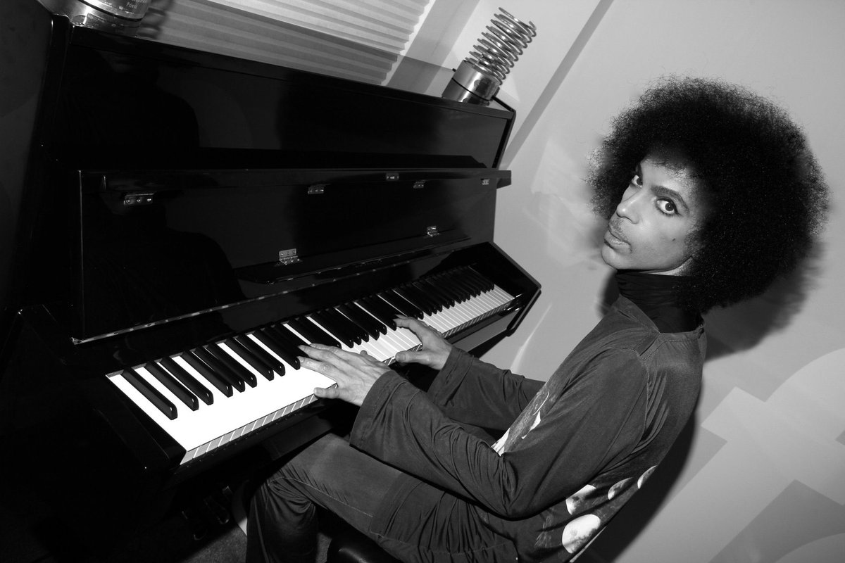 Baron3121's tweet photo. @anildash CONgrats • hopefully U have a nice piano 2 rest ur @TheWebbyAwards on • True Funk Soldiers slowly taking over !! #PRINCE4EVER #PRINCE #Webby #AnilDash https://t.co/3pikjN8LFk
