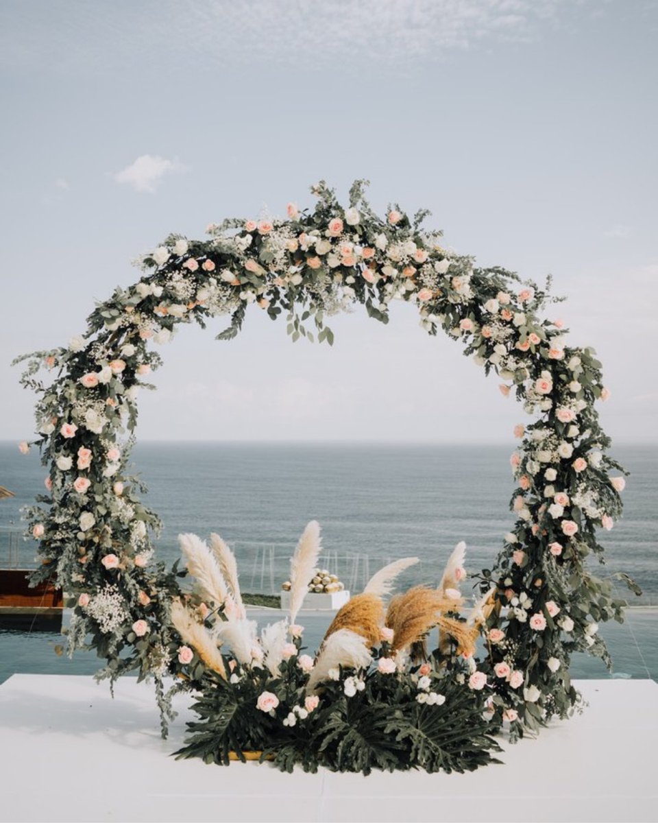 baliVIPstyling's tweet photo. It is important to pay attention to other factors such as the availability of your favorite flowers. We hear you, we know you and  let us style it for you and make the day that will be celestial memories! Sounds good? DM us for details | Instagram @balivipwedding_styling #decor https://t.co/HERRbqNZVc