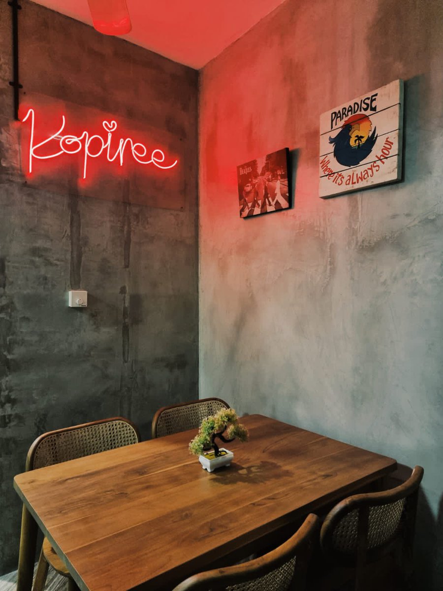 sweets0urlife's tweet photo. guys kalian yang mau nongkrong boleh banget ke cafe aku ya di daerah cipete namanya KOPIREE, free wifi ada ruangan ac sama outdoor juga https://t.co/d0AM43NWzs