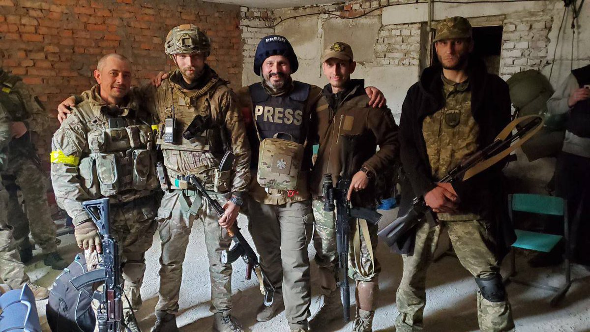 SlavenVeteran's tweet photo. According to journalist #AndreiCaplienko, another #Ukrainian village north of #Kharkiv has been liberated.
Hundreds of meters remain until #Ukarinearmy reach the border with #Russia. 

#SlavaUkraïni #StopPutinNOW #StopWarInUkraine #StopRussianAggression #StopRussia https://t.co/wedQJGRYkL
