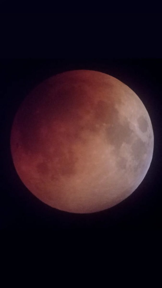 astro_m13's tweet photo. Fotografías del Elipse lunar de ayer dia 16 por nuestro compañero Juan Antonio de la Asociación en Cadiz https://t.co/ImuVshgctC
