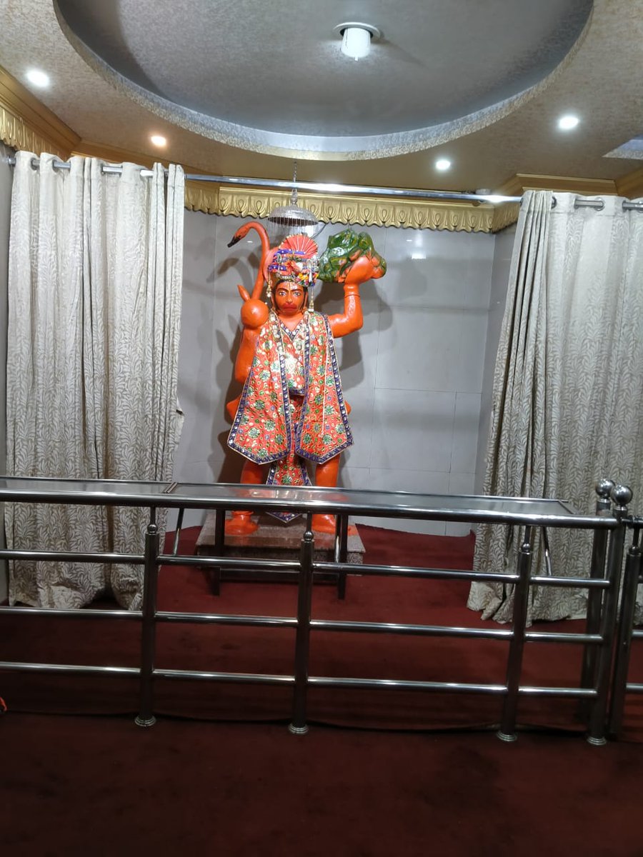 rameshkumar0351's tweet photo. महावीर हनुमान गोसाई कृपा करो गुरुदेव की नाई मित्रों आज जेष्ठ मास का प्रथम बड़ा मंगल है हनुमान जी को पूजने का विशेष दिन उनकी कृपा प्राप्त करने के लिए प्रसाद वितरण करें प्रसाद लगाएं बोलो बजरंग बली की जय https://t.co/v6qTJNX13C