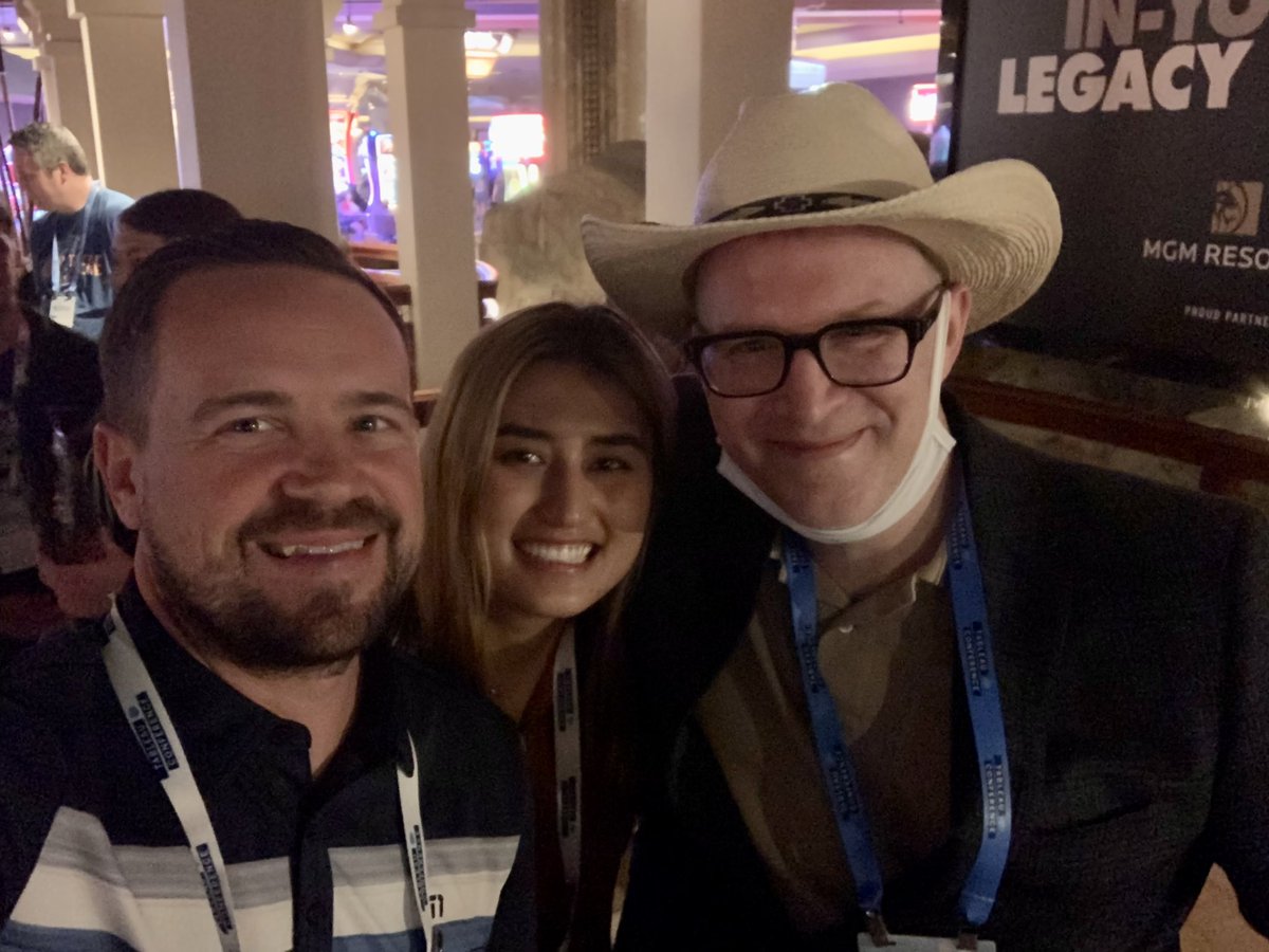 These pictures came from the data + woman event before the <a href="/tableau/">Tableau</a> conference. 1st up in <a href="/206andrew/">Andrew Grinaker</a> and the incredible #DataFam round up collator <a href="/atekitten/">ateken</a>! So awesome to meet them! Follow this thread for more from the pre-#Data22 event!