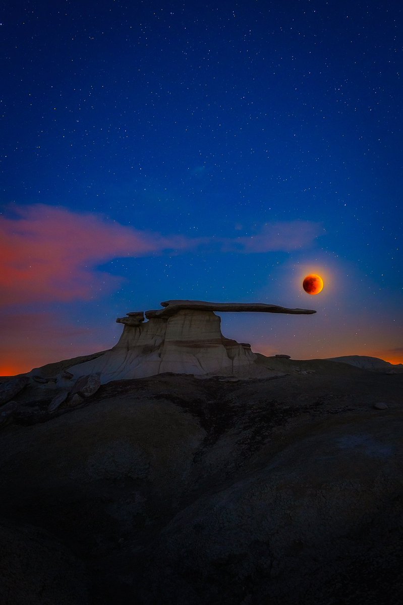 dkoseakaptures's tweet photo. Yesterday’s eclipse as seen from New Mexico. #NewMexicoTRUE https://t.co/6RQVYrzgWG