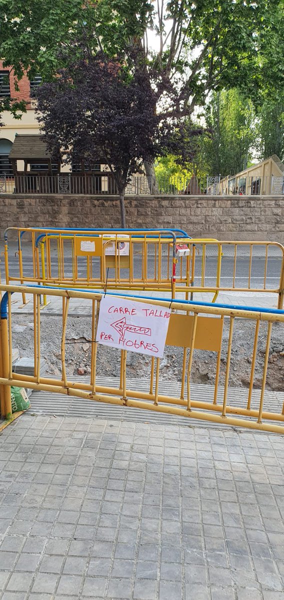 Reconec l'esforç per fer la frase en català, però ni el 75% està ben escrit...