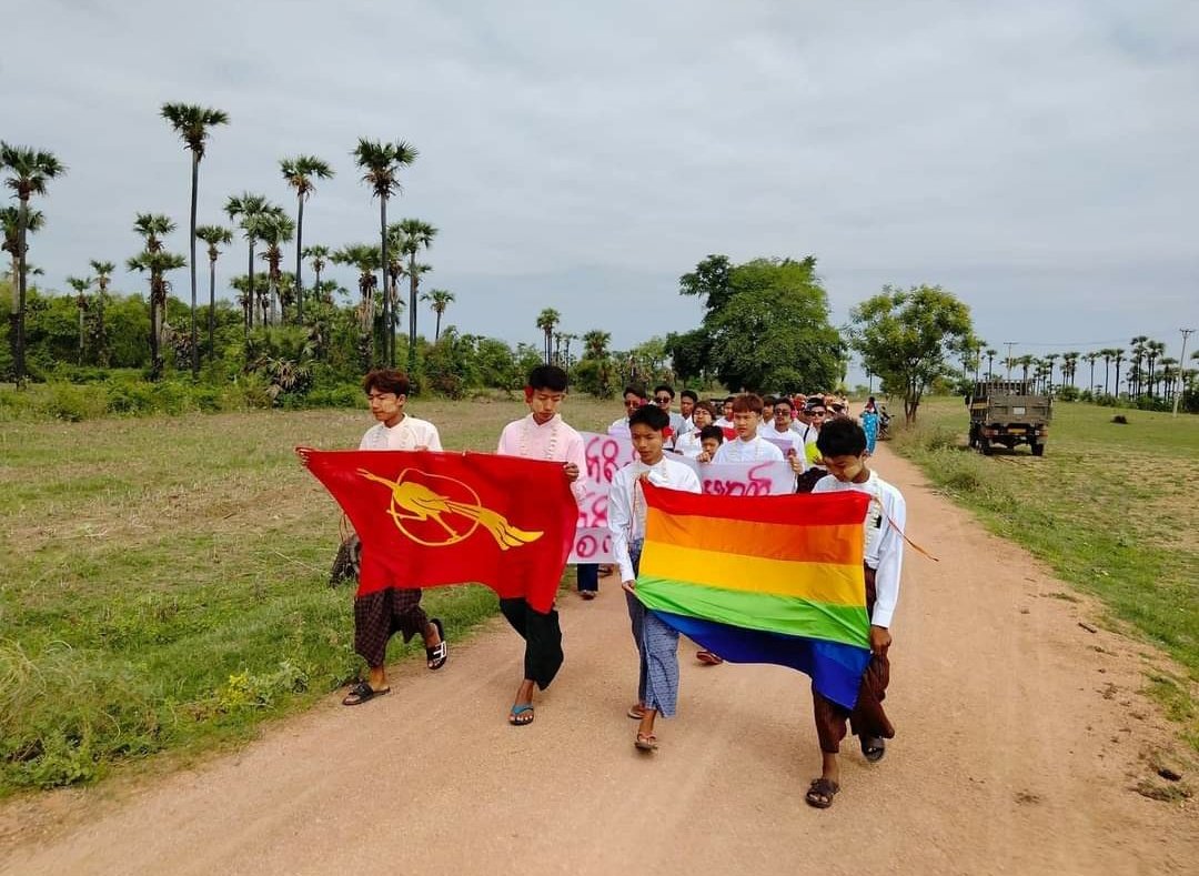 ASTBESU's tweet photo. LGBTQ people in Mandalay region protest against the junta today, #IDAHOBIT2022 

#WhatsHappeningInMyanmar https://t.co/kH0kJS6L5s