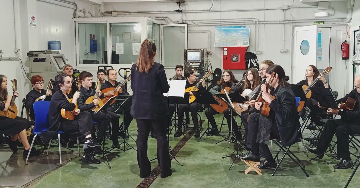 OrquestaLP's tweet photo. Aquí os dejamos unas fotos del concierto que dimos en Llanes el pasado sábado. 

 #MúsicaEnLaRula #Olanp https://t.co/1czSPvxKcf