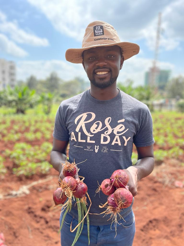 KenaravaGroup's tweet photo. "Indeed inside every seed is the potential for an incredible harvest."

God job our very own @diangaronald for your onion 🧅harvest! Don't envy his harvest, envy his planting &amp; commitment.

#tuesdaymotivations #AgribusinessTalk254 #MoneyInTheSoil https://t.co/iaNKf0o60t