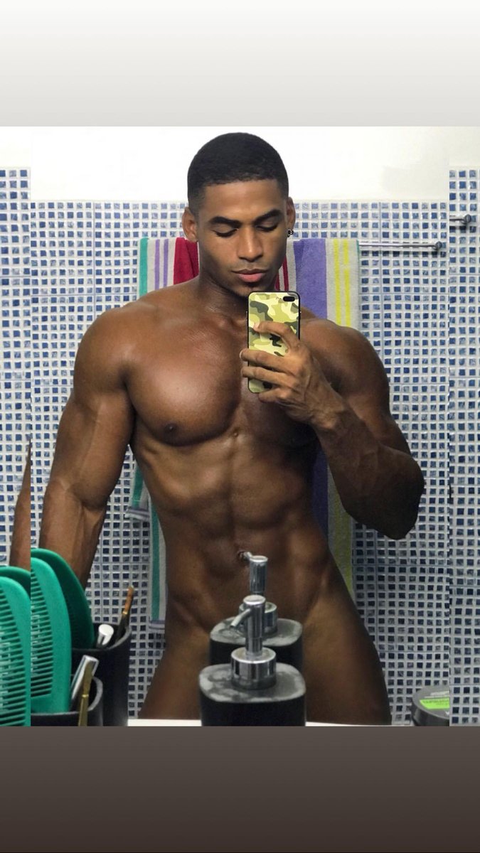 TLR_SportsKink's tweet photo. Damn the soap!!!
#hotjock #sportsguys #hotmen https://t.co/MyhXwFJfM9